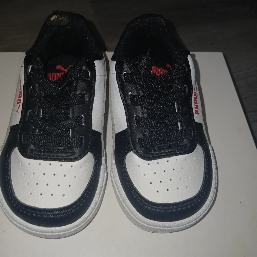 Puma Black and White Kids  Shoes SIZE 4